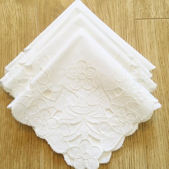 4 VINTAGE Table Napkins with Cutwork &  Embroidery. Elegant Linen - Picture 1 of 8